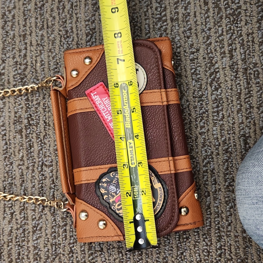Harry Potter Hogwarts Trunk Crossbody/ Clutch - Picture 9 of 14